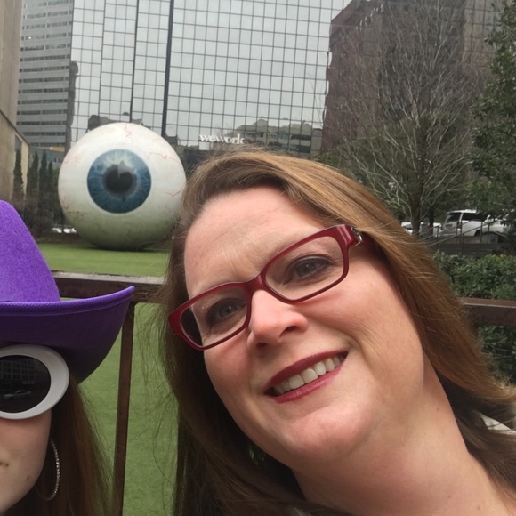 Meet your Posher, Tracy - Picture 1 of 1